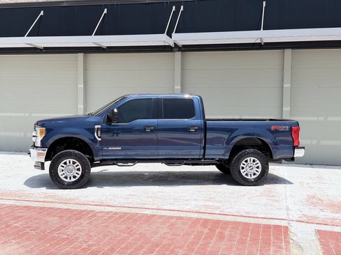 Used 2017 Ford F250 XLT w/ FX4 Off-Road Package AWD/4WD image 2