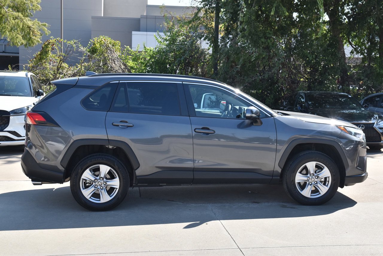 Used 2025 Toyota RAV4 XLE AWD/4WD image 6