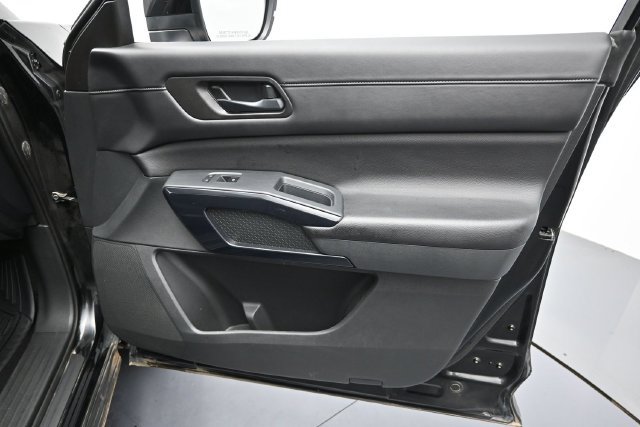 Used 2024 Nissan Pathfinder S FWD image 29