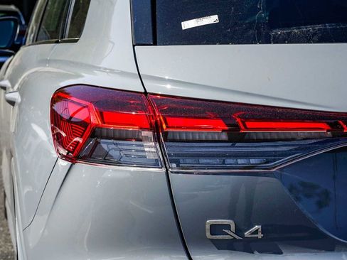 Used 2025 Audi Q4 e-tron Premium Plus w/ Premium Plus image 9