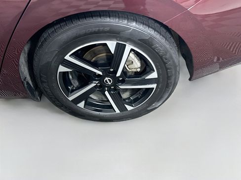 Used 2025 Nissan Sentra SV FWD image 11