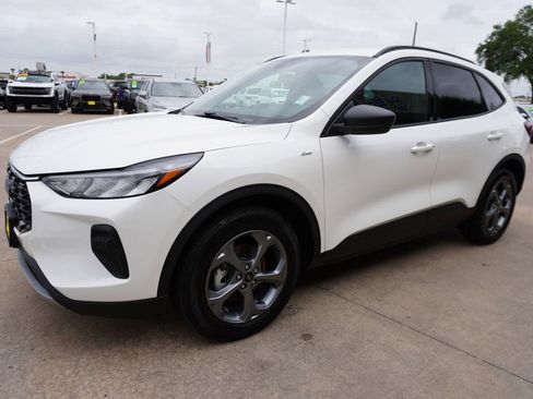 Certified 2025 Ford Escape ST-Line w/ Tech Pack #1 FWD image 3
