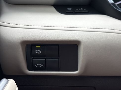 Used 2022 Toyota Highlander XLE FWD image 21