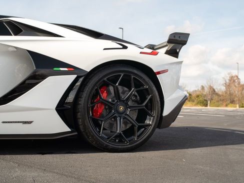 Used 2021 Lamborghini Aventador SVJ image 15