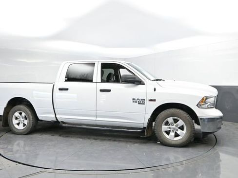 Used 2022 RAM 1500 Classic SLT AWD/4WD image 3