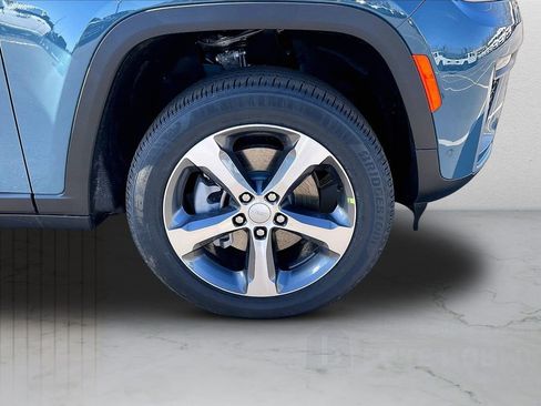 New 2026 Jeep Grand Cherokee L Limited w/ Luxury Tech Group II AWD/4WD image 36