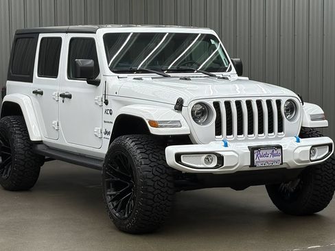 Used 2023 Jeep Wrangler Unlimited Sahara w/ Cold Weather Group AWD/4WD image 7