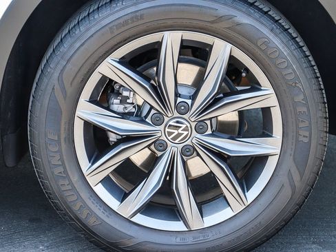 Certified 2022 Volkswagen Tiguan SE FWD image 12