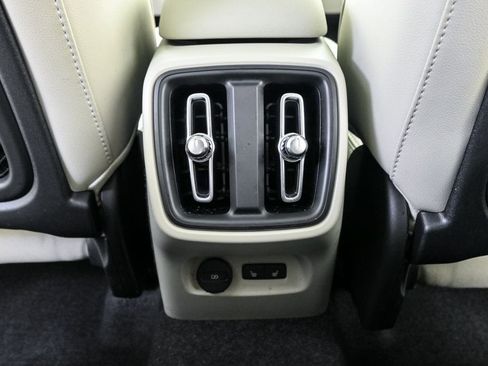 Certified 2025 Volvo XC40 B5 Plus image 21