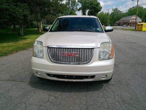 Used 2009 GMC Yukon SLT AWD/4WD image 3