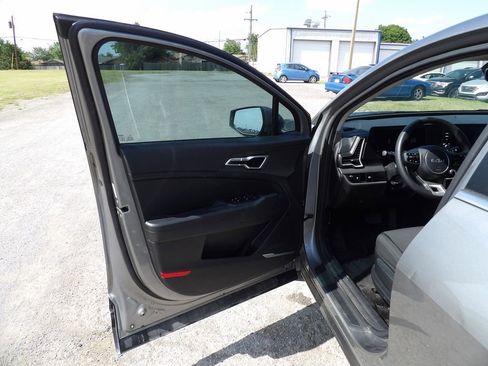 Used 2023 Kia Sportage LX FWD image 10