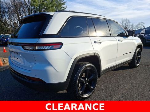 Used 2023 Jeep Grand Cherokee Altitude image 6