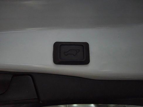 Used 2020 Toyota RAV4 XLE w/ Convenience Package image 36