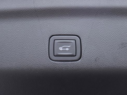 Used 2024 GMC Yukon SLT w/ SLT Luxury Package AWD/4WD image 23