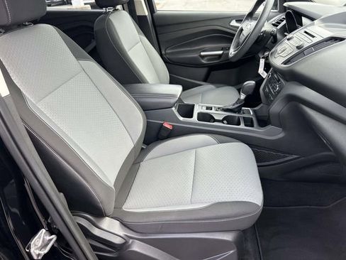 Used 2017 Ford Escape SE image 28