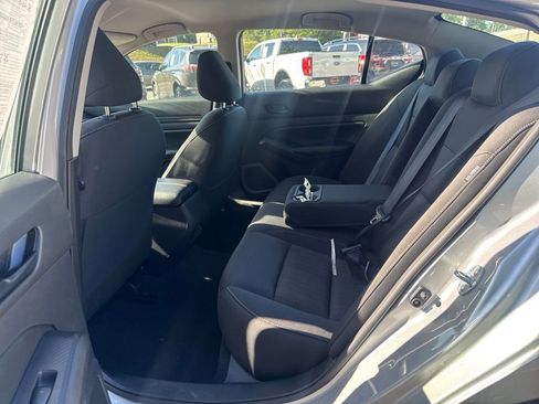 Used 2024 Nissan Altima 2.5 SV FWD image 20