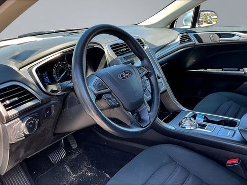 Used 2017 Ford Fusion SE w/ Fusion SE Technology Package FWD image 14