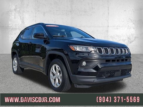 Used 2024 Jeep Compass Latitude AWD/4WD image 1