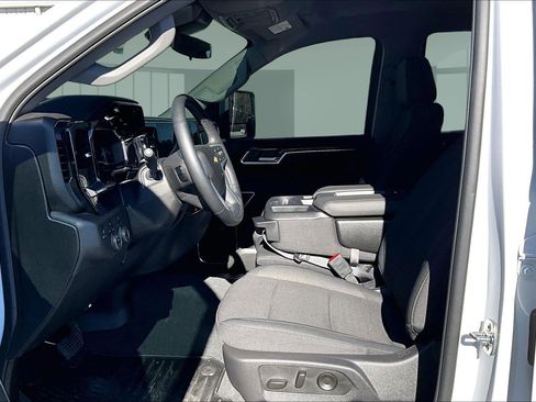 Used 2025 Chevrolet Silverado 2500 LT w/ Convenience Package image 22