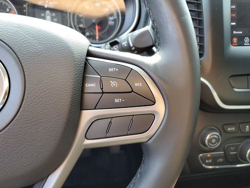 Used 2020 Jeep Cherokee Latitude Plus FWD image 20