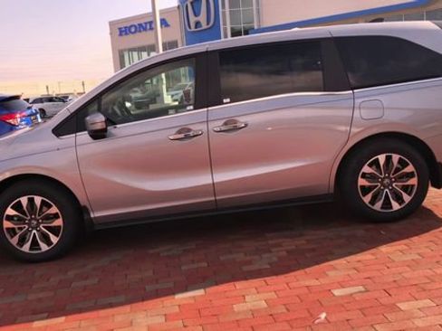 Used 2021 Honda Odyssey EX-L image 4