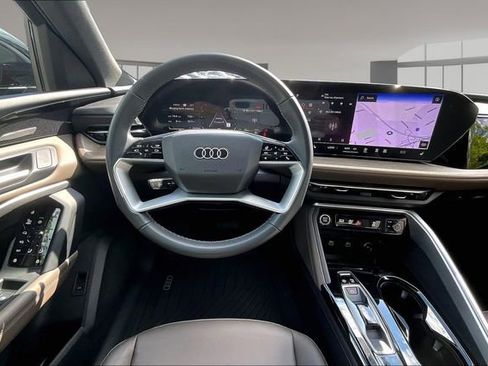 Used 2025 Audi Q5 Premium Plus w/ Premium Plus AWD/4WD image 8