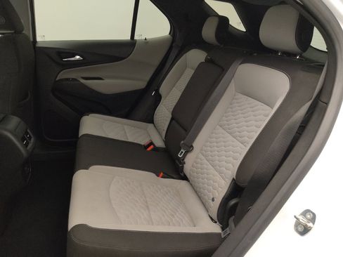 Used 2020 Chevrolet Equinox LS w/ LS Convenience Package FWD image 18