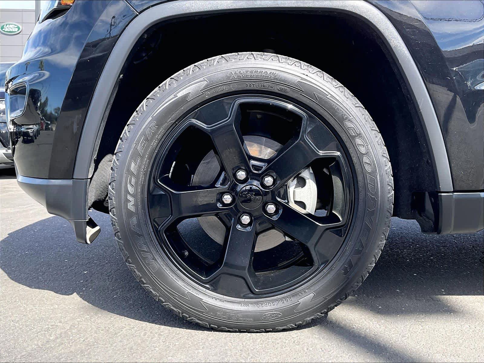 Used 2019 Jeep Grand Cherokee Laredo AWD/4WD image 12