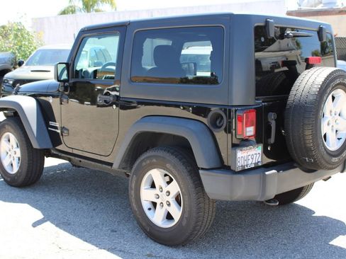 Used 2018 Jeep Wrangler Sport AWD/4WD image 6