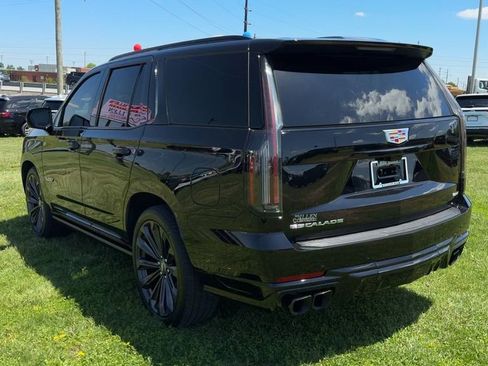 Used 2025 Cadillac Escalade V w/ LPO, Floor Liner Package AWD/4WD image 5