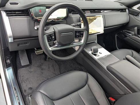 New 2025 Land Rover Range Rover SE image 3