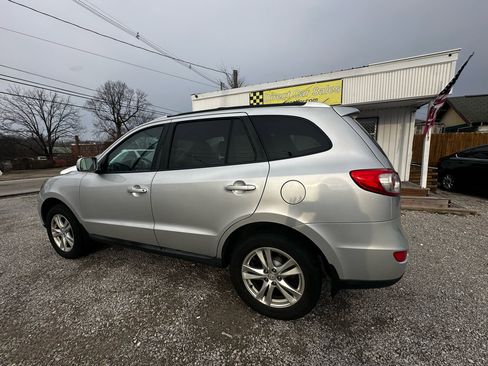 Used 2011 Hyundai Santa Fe SE image 2