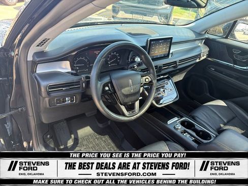 Used 2022 Lincoln Corsair AWD w/ Premium Package image 18