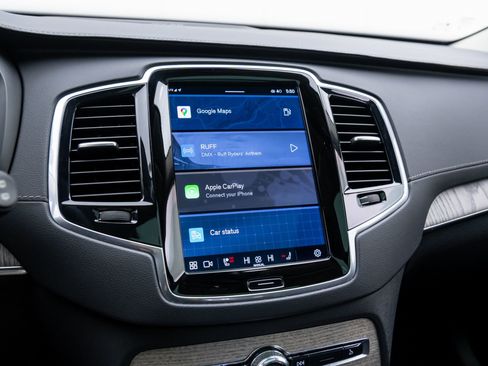 Used 2023 Volvo XC90 B6 Ultimate w/ Protection Package Premier image 23