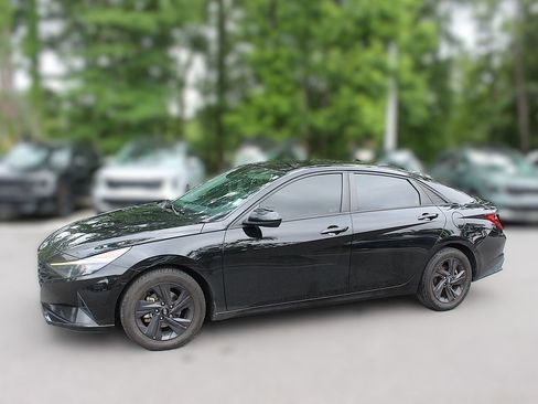 Used 2022 Hyundai Elantra SEL FWD image 5