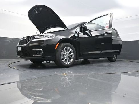 New 2026 Chrysler Pacifica Select image 29