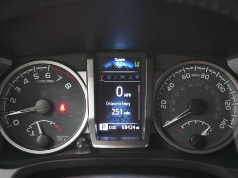 Used 2021 Toyota Tacoma Limited AWD/4WD image 21