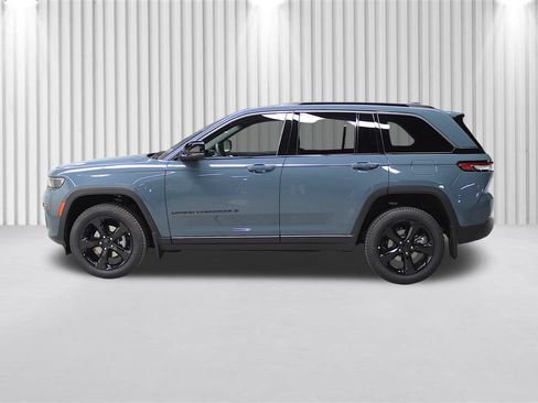 New 2026 Jeep Grand Cherokee Limited w/ Limited Altitude Package AWD/4WD image 7