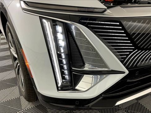 New 2026 Cadillac Lyriq Luxury AWD/4WD image 9