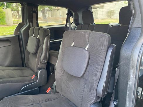 Used 2018 Dodge Grand Caravan SE FWD image 31