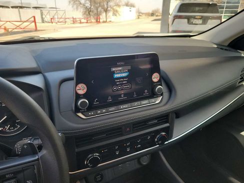 Used 2024 Nissan Rogue S image 16