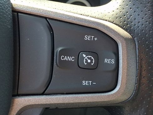 Used 2024 RAM 2500 Tradesman w/ Chrome Appearance Group image 23