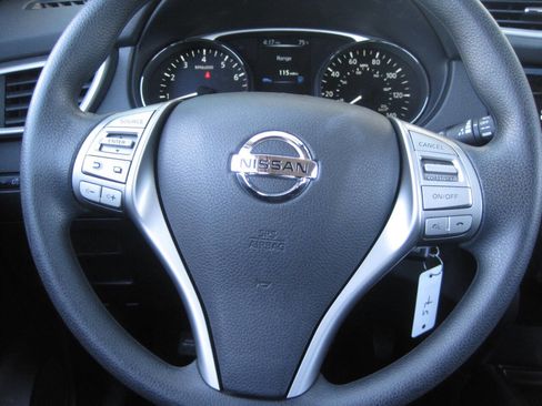 Used 2016 Nissan Rogue S image 35