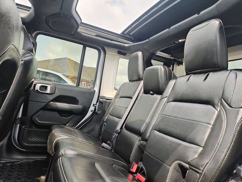 Used 2021 Jeep Wrangler Unlimited Sahara AWD/4WD image 14