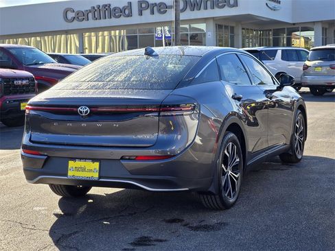 Used 2023 Toyota Crown Limited image 4