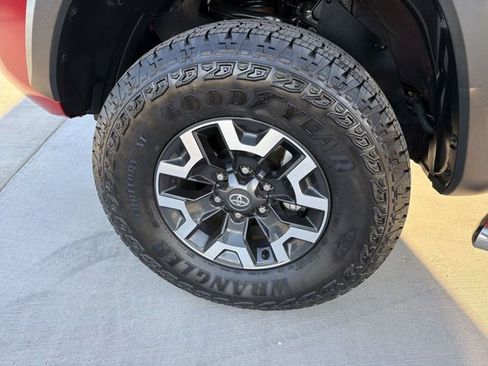 Certified 2022 Toyota Tacoma TRD Off-Road w/ Technology Package image 31