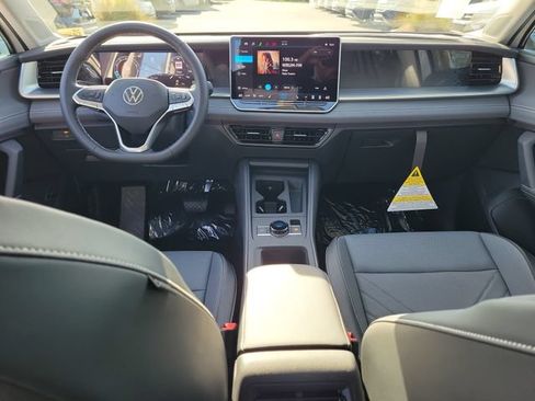 New 2026 Volkswagen Tiguan SE FWD image 13