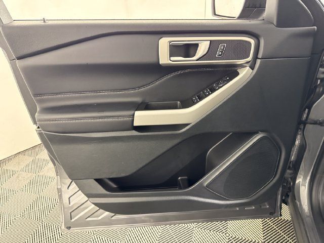 Used 2024 Ford Explorer XLT AWD/4WD image 29
