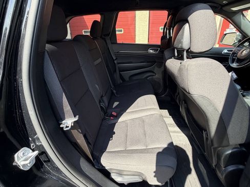 Used 2018 Jeep Grand Cherokee Laredo AWD/4WD image 30
