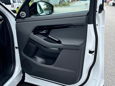 New 2025 Land Rover Range Rover Evoque S image 9